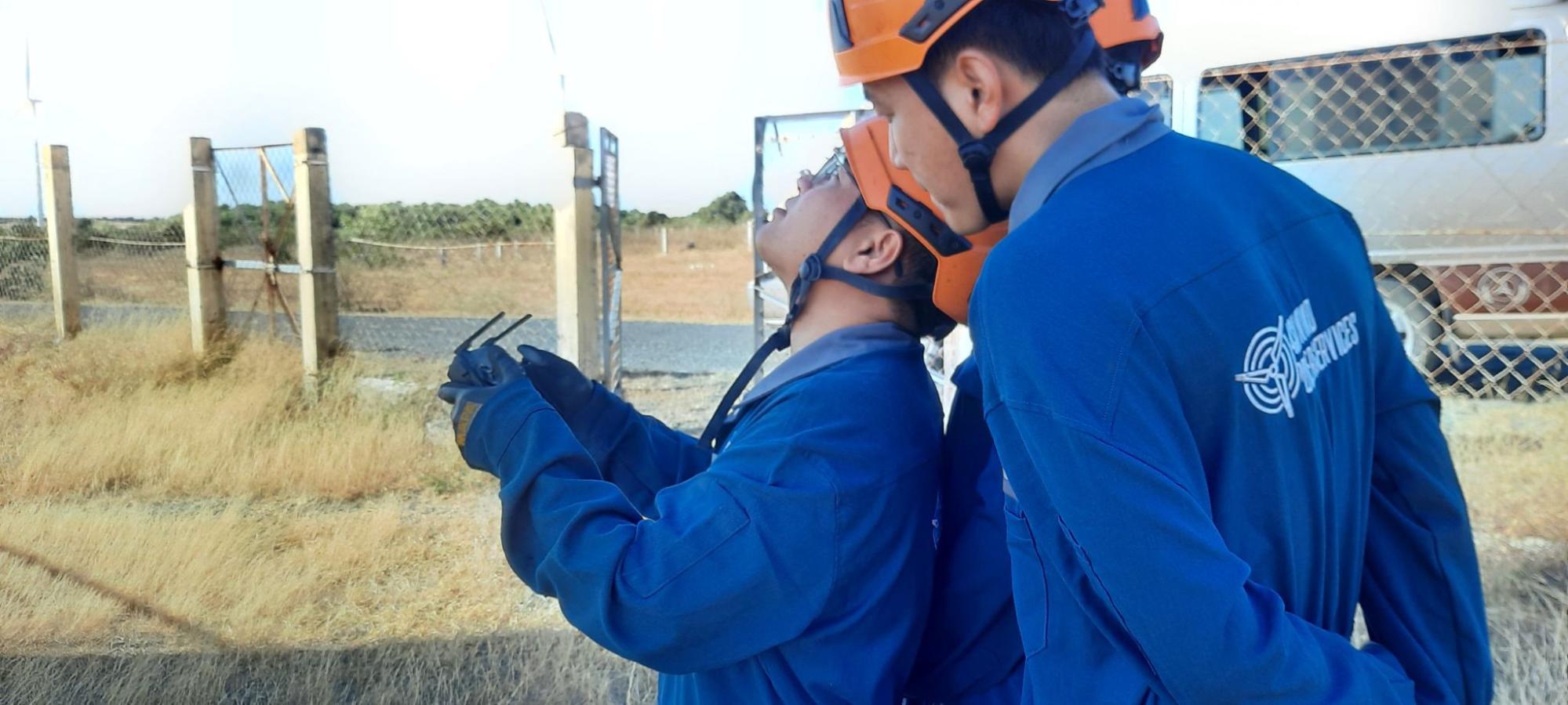 sửa chữa cánh tuabin gió ở bạc liêu