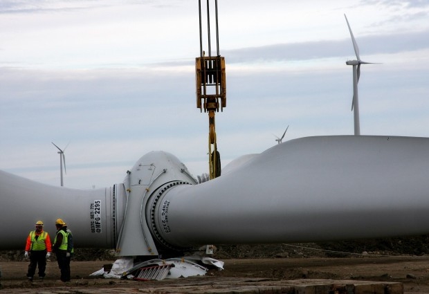 sửa chữa cánh tuabin gió ở Bình Định