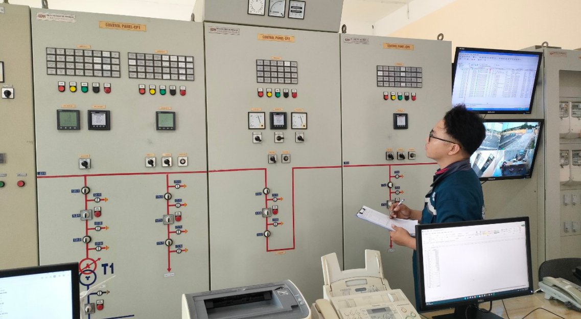 sửa chữa cánh tuabin gió ở Dak Nong