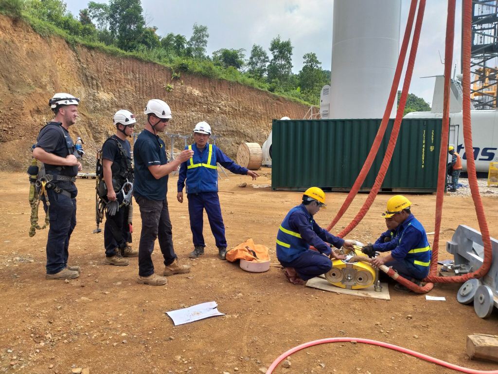 sửa chữa cánh tuabin gió ở Miền Bắc