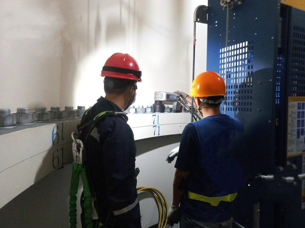 sửa chữa cánh tuabin gió ở Ninh Thuận