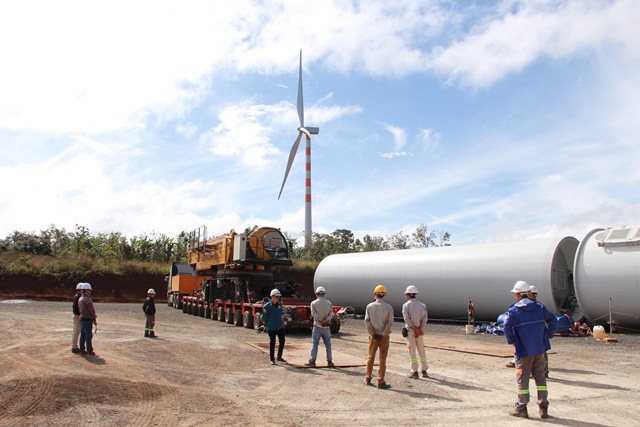 sửa chữa cánh tuabin gió ở Tây Nguyên