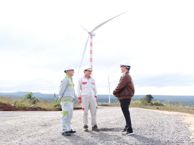 sửa chữa cánh tuabin gió ở Tây Nguyên