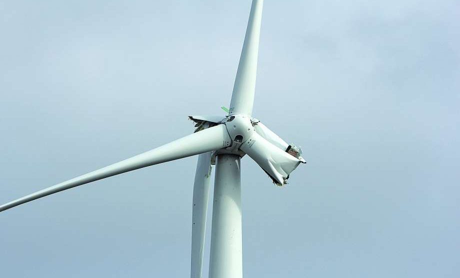 sửa chữa cánh tuabin gió ở trà vinh